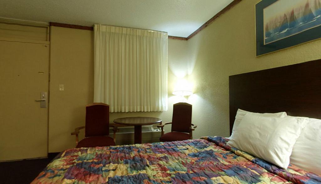 Americas Best Value Inn 뉴튼 객실 사진